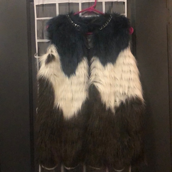 Guess Lena Fur Vest - Picture 2 of 7